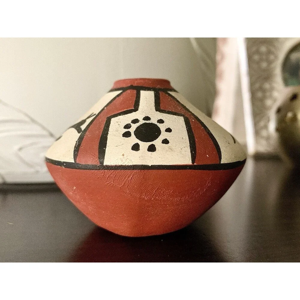 VINTAGE NATIVE AMERICAN SOUTHWEST MINIATURE ART POTTERY VESSEL HAND PAINTED CLAY